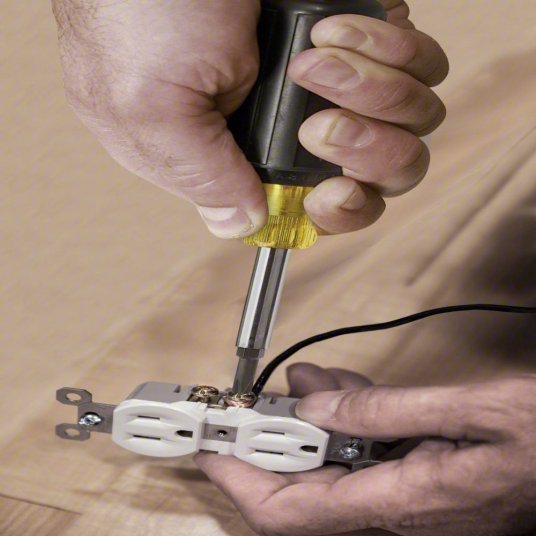 Klein 32476 Multi - Bit Screwdriver Phillips/Slotted Tip, #1/1/4 in/#2/3/16 in Tip Size, 4 Tips - KVM Tools Inc.KV5LL45