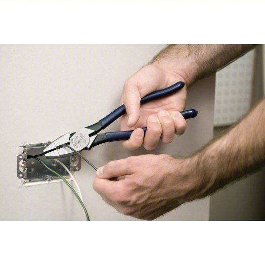 Klein D213 - 9NE Linemans Plier Flat, 9 3/8 in Overall Lg, 1 5/8 in Jaw Lg, 1 1/4 in Jaw Wd, 5/8 in Jaw Thick, Blue - KVM Tools Inc.KV4A837