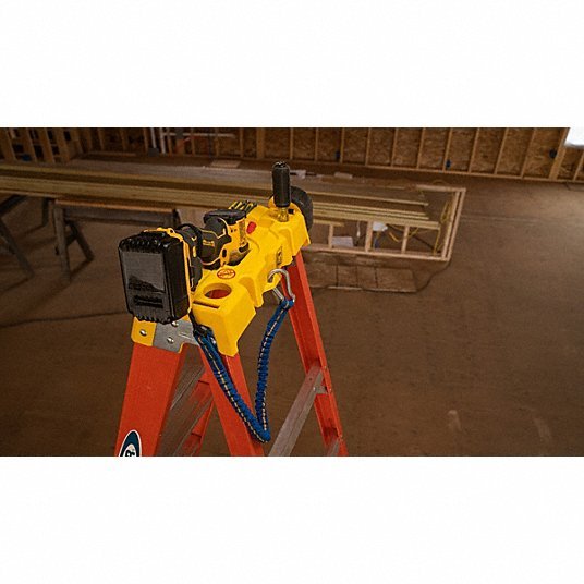 Wener 6205 5 ft Fiberglass Stepladder - KVM Tools Inc.KV3AZX1